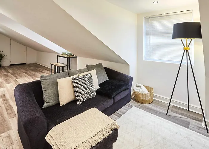 Host & Stay - Trafalgar Road