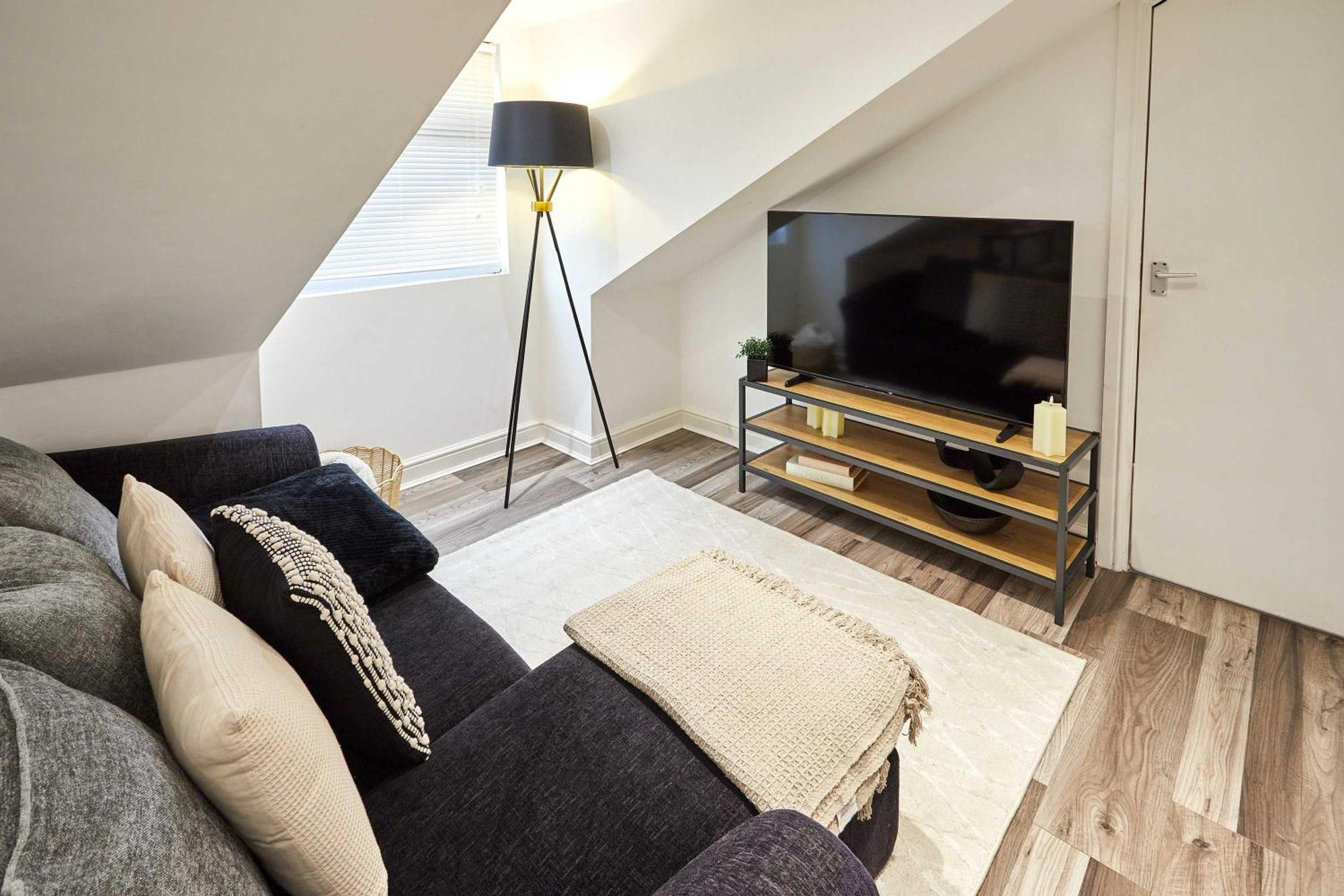 Apartment Host & - Trafalgar Road